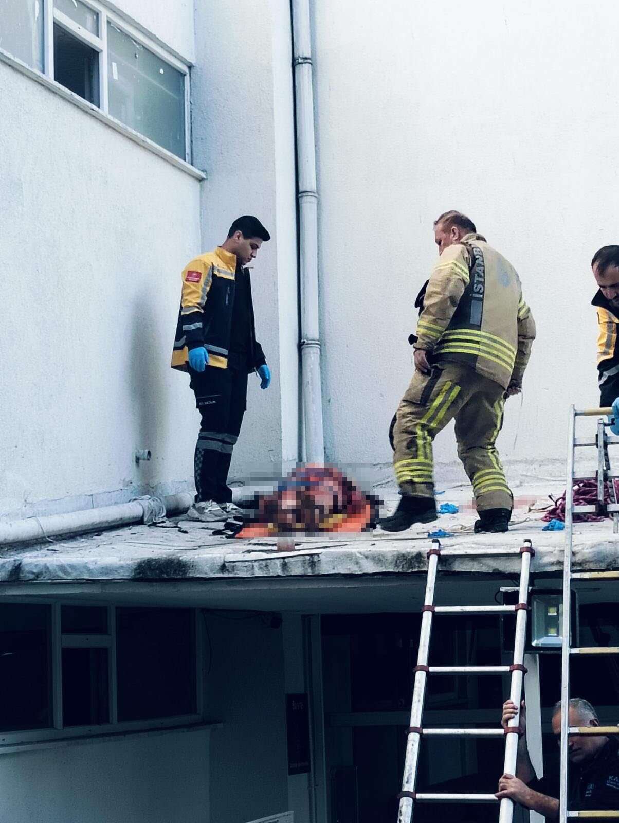 sitede-korku-dolu-anlar-silah-sesleri-sonrasi-bir-kadin-6