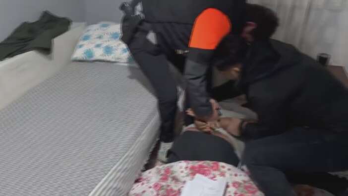 kari-koca-muhtarlar-araciligiyla-120-kisiyi-dolandirdi