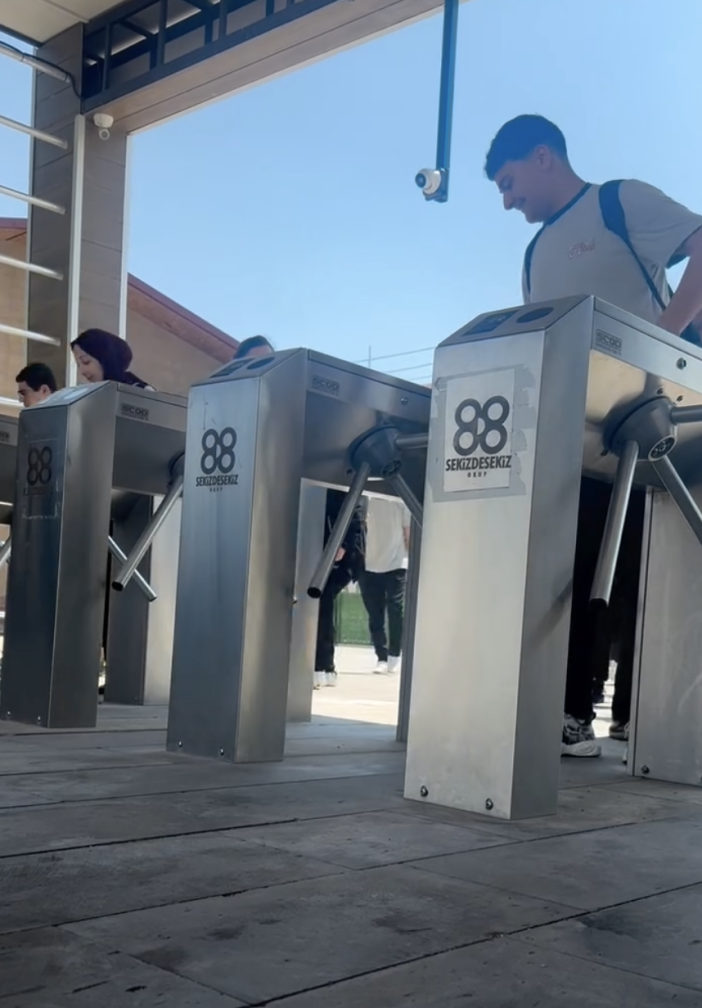 konyada-10-yildir-uygulaniyor-bu-meslek-lisesinde-guvenlik-turnikeden-geciyor