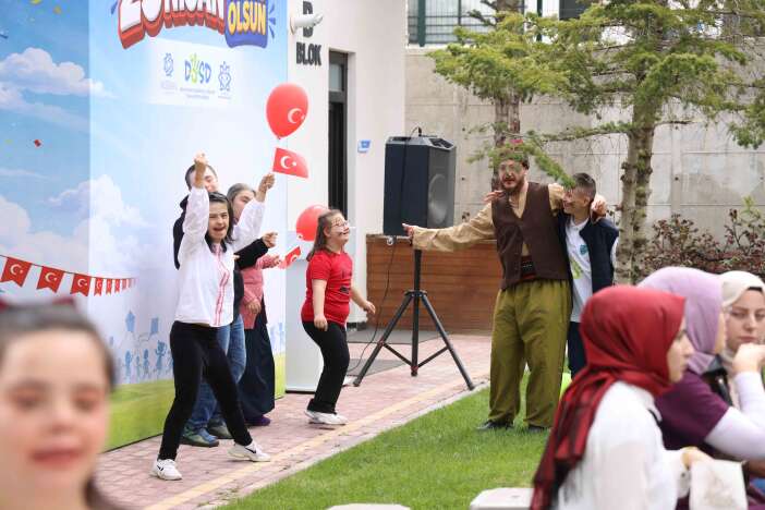 konyada-down-sendromlu-cocuklarin-nesesi-gokyuzune-yukseldi