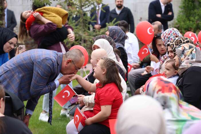 konyada-down-sendromlu-cocuklarin-nesesi-gokyuzune-yukseldi