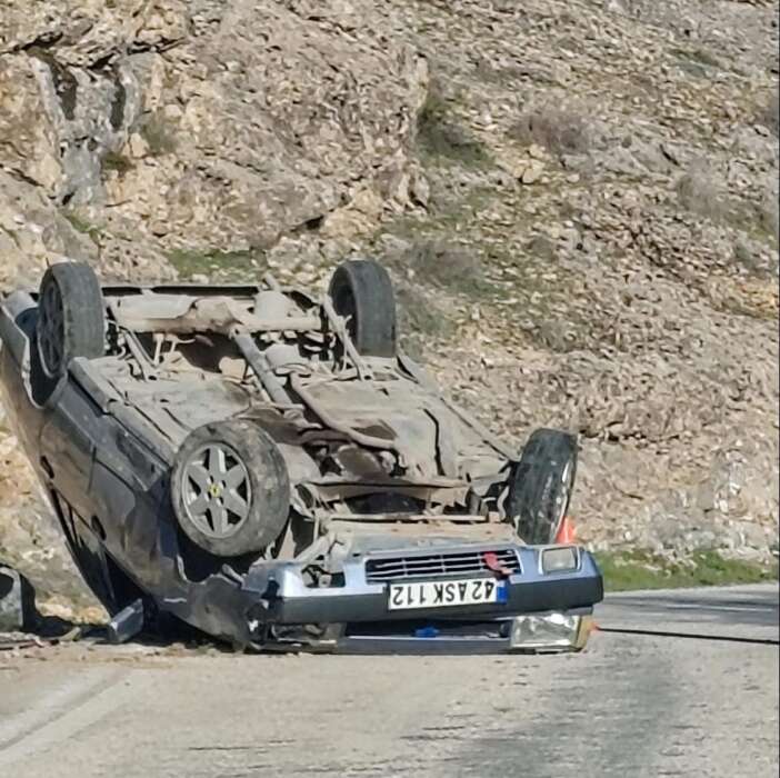 konyada-otomobil-ters-dondu-surucunun-burnu-bile-kanamadi