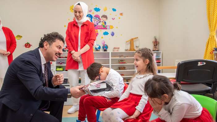 konyadaki-cocuklarin-23-nisan-coskusuna-rektor-yilmaz-da-dahil-oldu