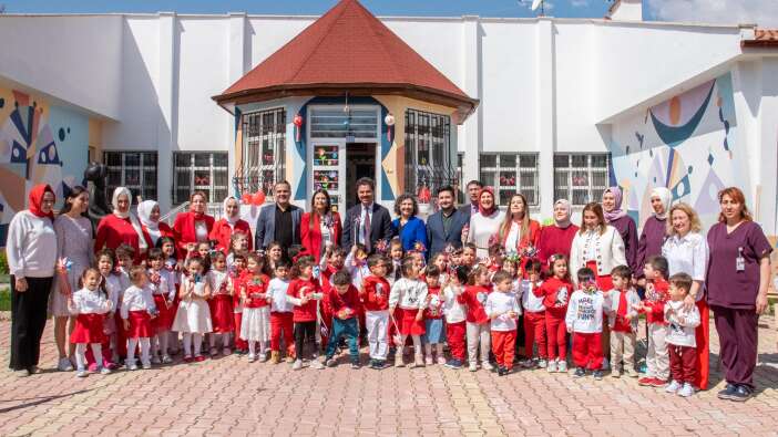 konyadaki-cocuklarin-23-nisan-coskusuna-rektor-yilmaz-da-dahil-oldu
