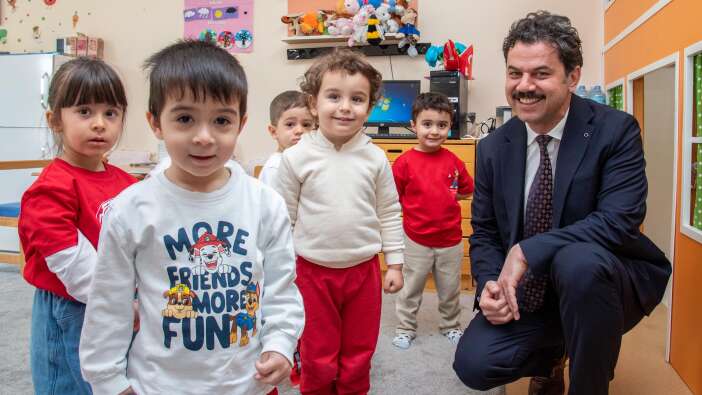 konyadaki-cocuklarin-23-nisan-coskusuna-rektor-yilmaz-da-dahil-oldu