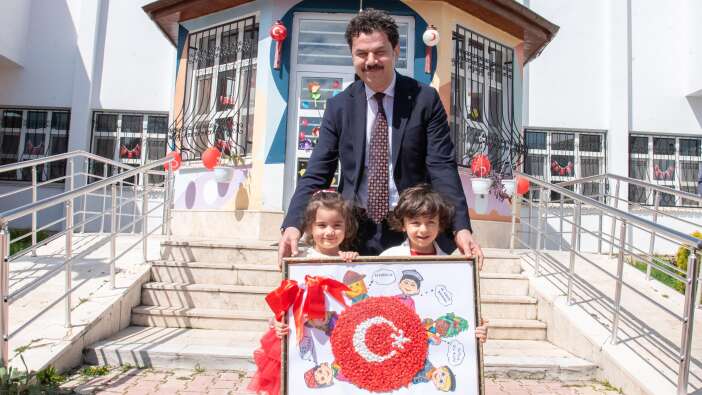 konyadaki-cocuklarin-23-nisan-coskusuna-rektor-yilmaz-da-dahil-oldu