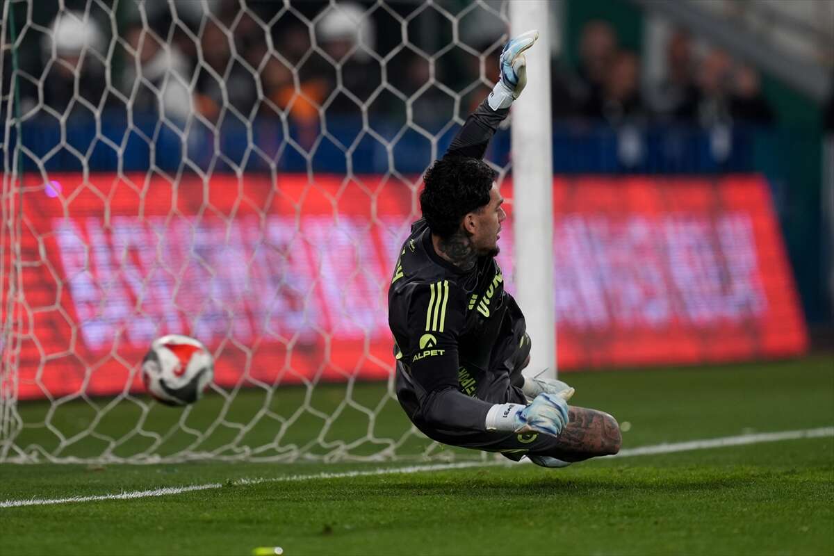 konyaspor-macinda-edersonun-penalti-notlari-alindi-detaylar-sasirtti