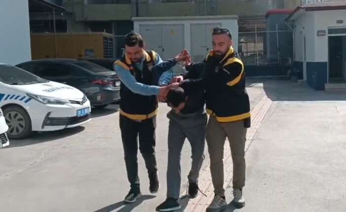 satirli-saldirgan-dehset-sacti-3-kisi-hastaneye-kaldirildi