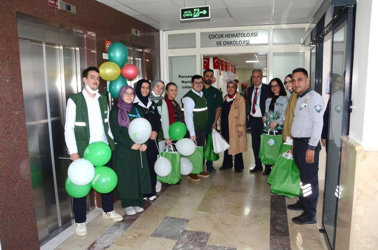 23-nisanda-tedavi-goren-cocuklarin-yuzu-konyaspor-formasiyla-guldu