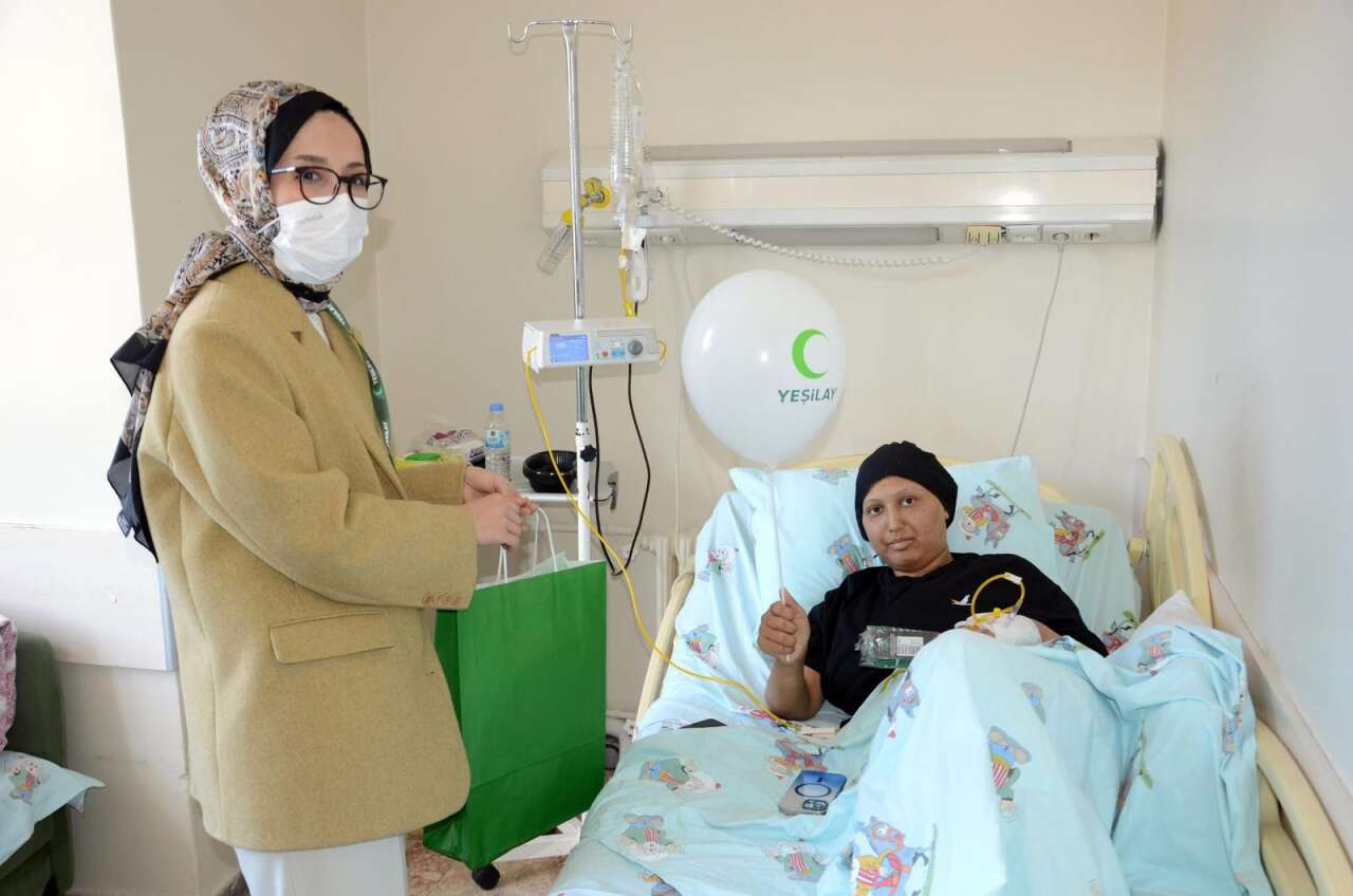 23-nisanda-tedavi-goren-cocuklarin-yuzu-konyaspor-formasiyla-guldu