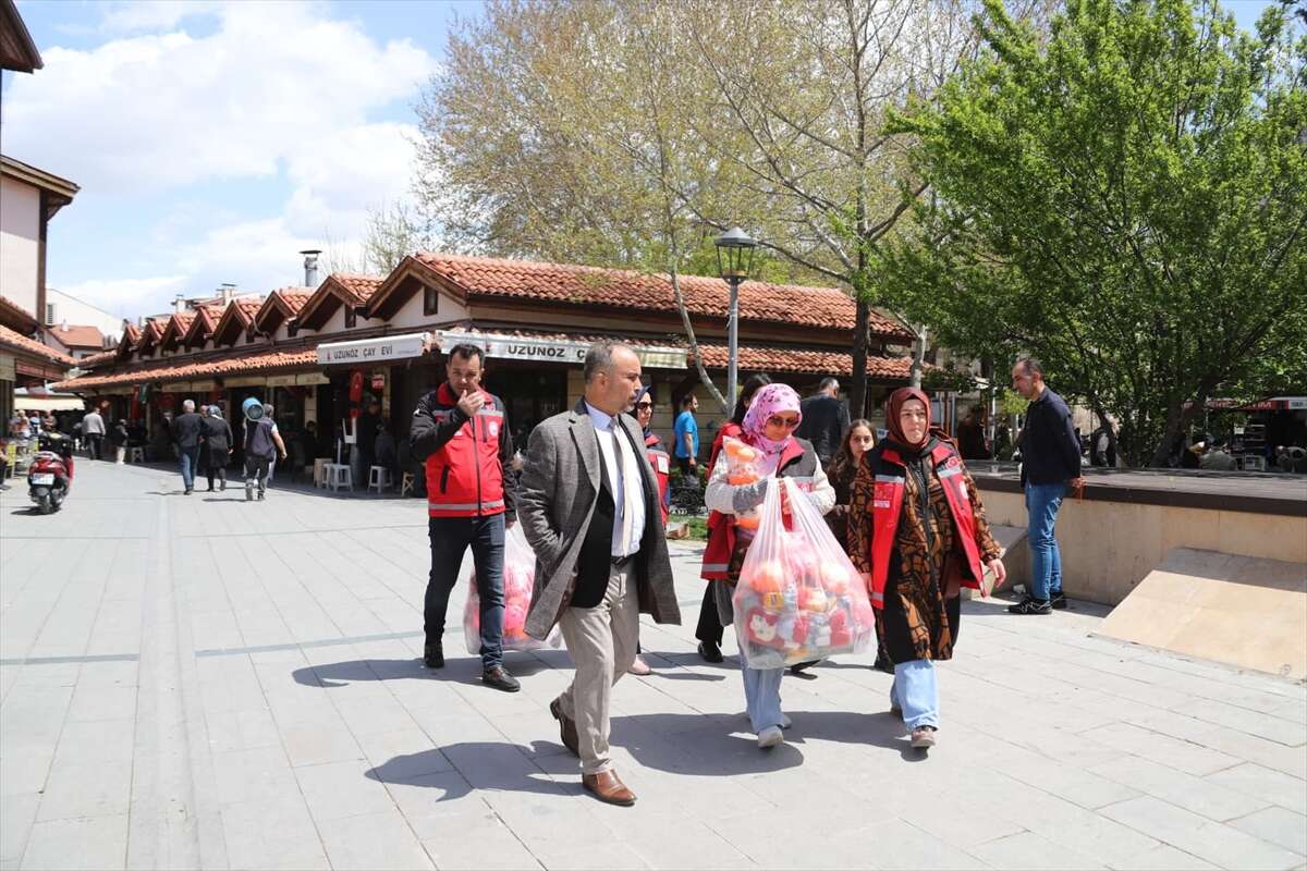 konya-bedestende-cocuklara-iyilik-dersi-oyuncagi-iade-eden-odulu-kapti