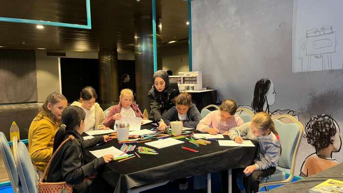 konya-cocuk-kitap-gunlerinde-minik-okurlar-sia-ile-gelecegi-konustu