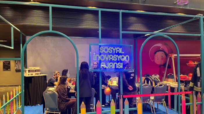 konya-cocuk-kitap-gunlerinde-minik-okurlar-sia-ile-gelecegi-konustu