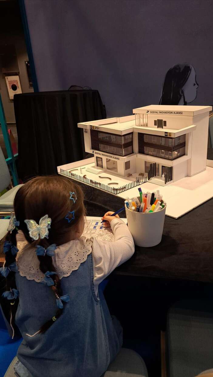 konya-cocuk-kitap-gunlerinde-minik-okurlar-sia-ile-gelecegi-konustu