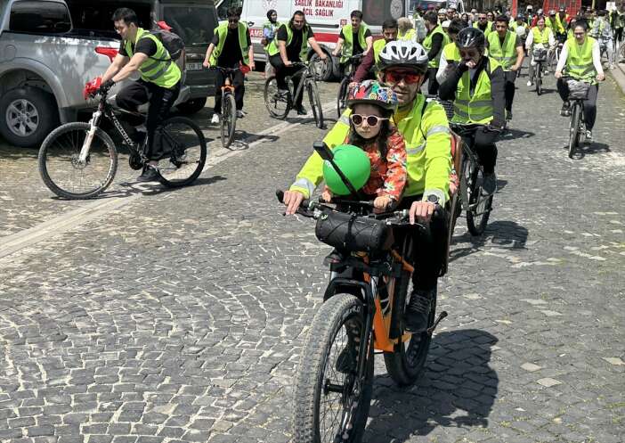 konyada-yesilay-ekibi-saglik-icin-pedal-cevirdi
