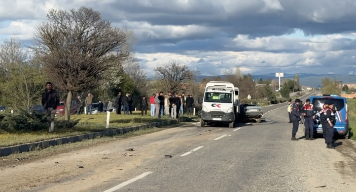 tofas-ikiye-bolundu-surucu-hayatini-kaybetti