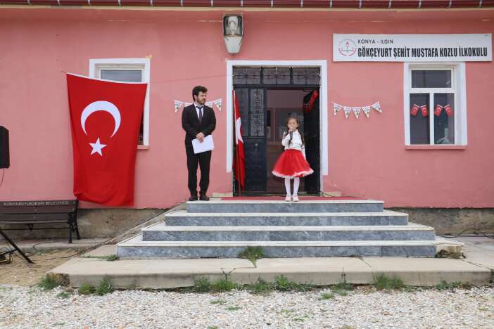 turkiyede-gundem-olmustu-konyanin-1-ogretmen-1-ogrencili-unlu-okulunda-23-nisan-coskusu