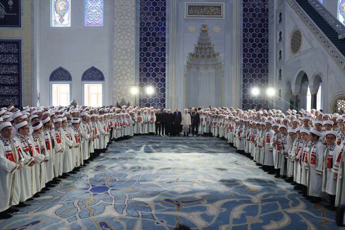 333-kucuk-hafiz-icazet-toreninde-ilk-tilaveti-recep-tayyip-erdogan-yapti