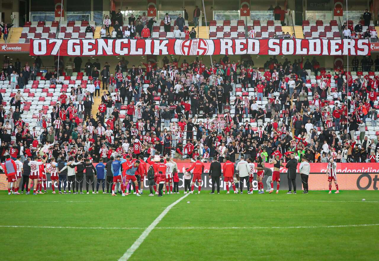 konyaspor-maci-oncesi-sagduyu-cagrisi-yapan-antalyaspora-ceza-yagdi