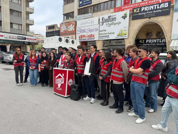 chp-konyada-kriz-derinlesti-gencler-ayakta