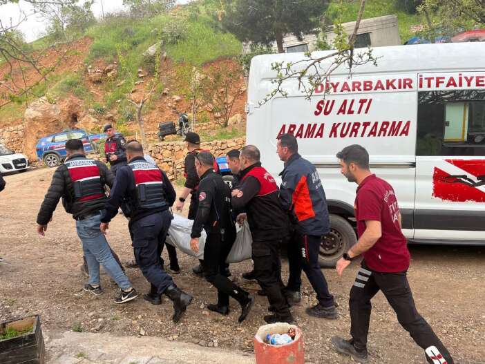 firat-nehrine-dusen-mehmet-aslanin-cansiz-bedeni-bulundu