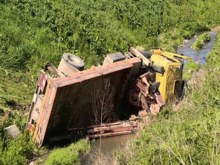 freni-bosalan-vinc-dereye-uctu-surucu-oldu-aci-detay-yurekleri-yakti