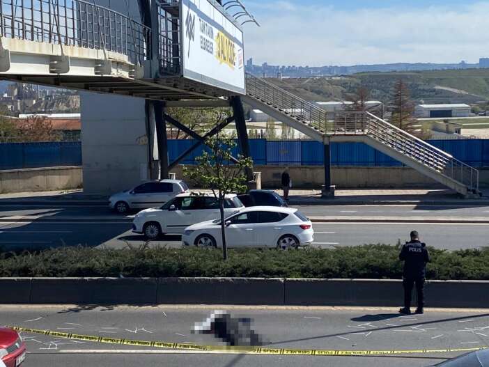 ust-gecitten-dusen-adama-otomobil-carpti-olay-yerinde-oldu