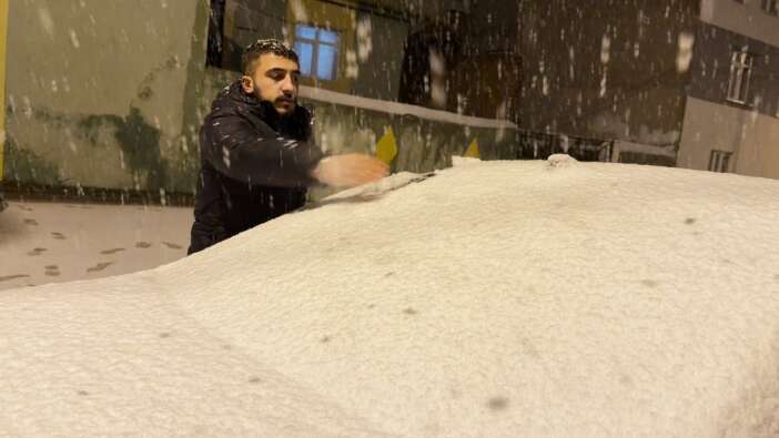 yazi-beklerken-kis-geri-dondu-kar-kalinligi-15-santimi-gecti