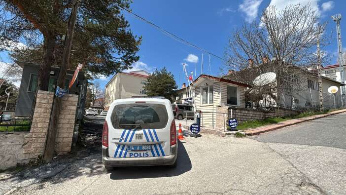 annesinin-bogazini-keserek-oldurdugu-bebek-topraga-verildi