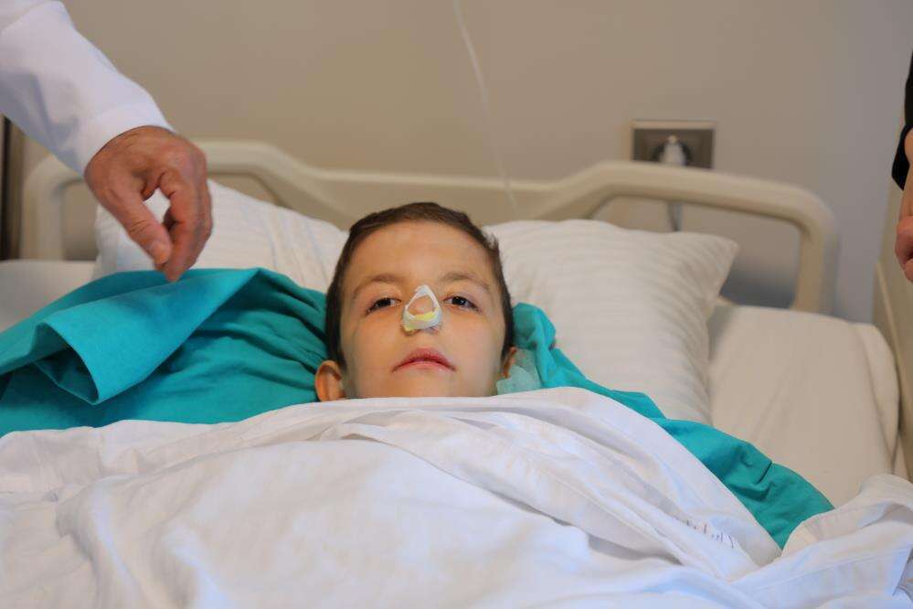 burun-tikanikligi-sikayetiyle-hastaneye-gitti-gercek-bambaska-cikti