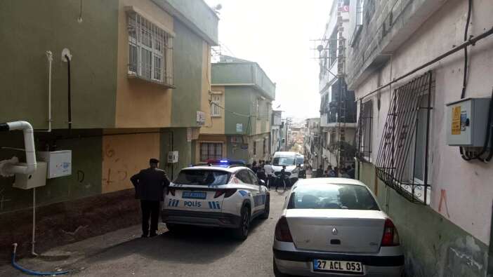 fenomen-babasini-olduren-kiz-tutuklandi