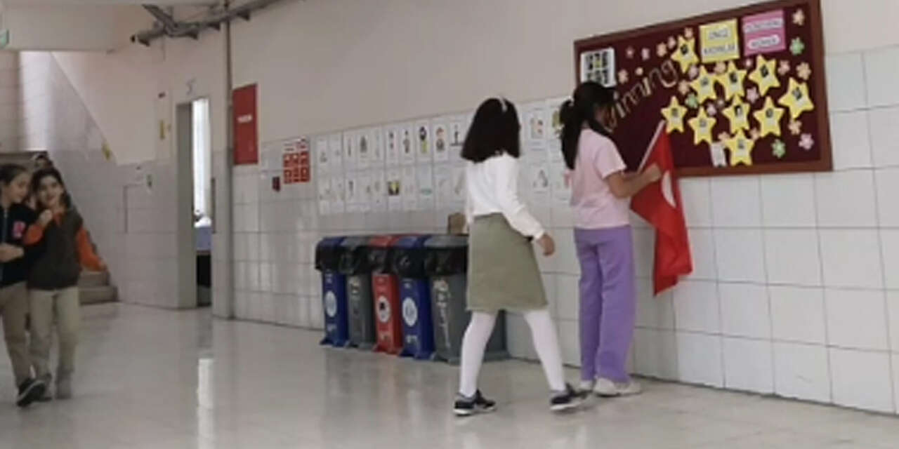 konyada-ogrencilerden-bayrak-hassasiyeti-dersi