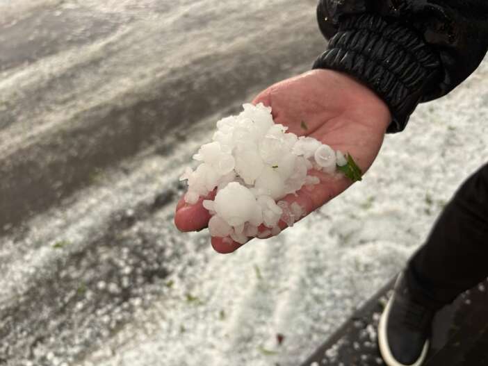 nisan-ayinda-ceviz-buyuklugunde-dolu-yagdi