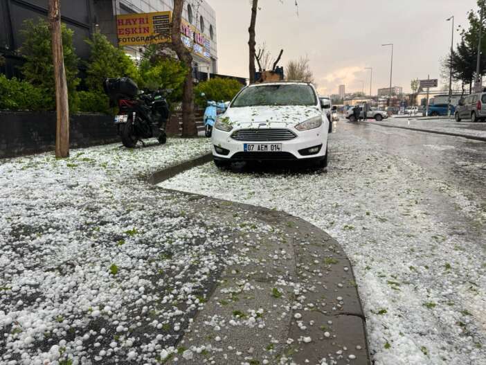 nisan-ayinda-ceviz-buyuklugunde-dolu-yagdi