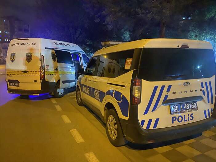 parkta-cikan-silahli-ve-bicakli-kavgada-2-kisi-yaralandi