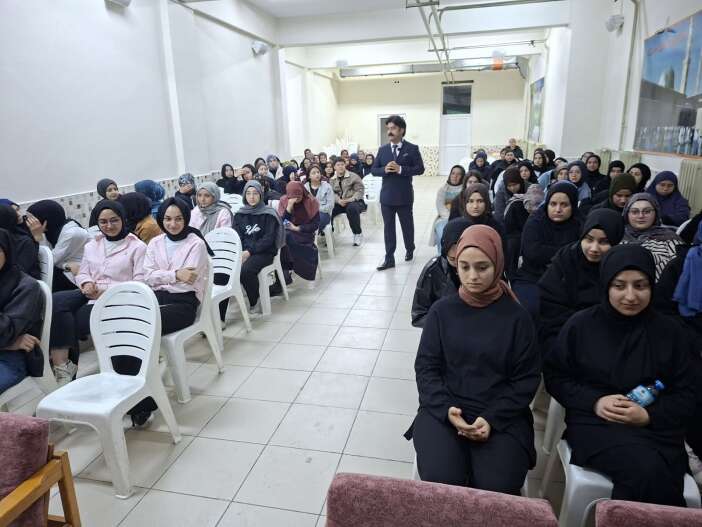 konyada-bilim-soylesileri-akademisyen-ve-ogrencileri-bulusturmaya-devam-ediyor