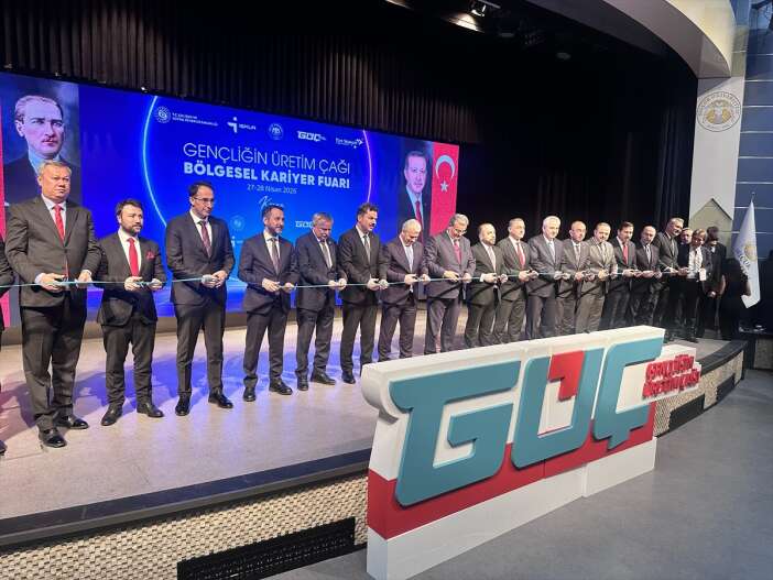 konyada-genclerin-kariyer-yolculuguna-isik-tutan-fuar-basladi