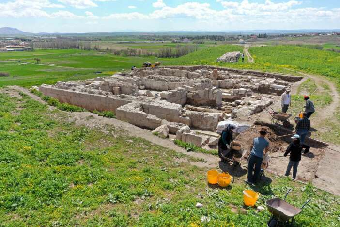 konyanin-tarihinde-ucuncu-sezon-antik-kentte-kazi-calismalari-basladi