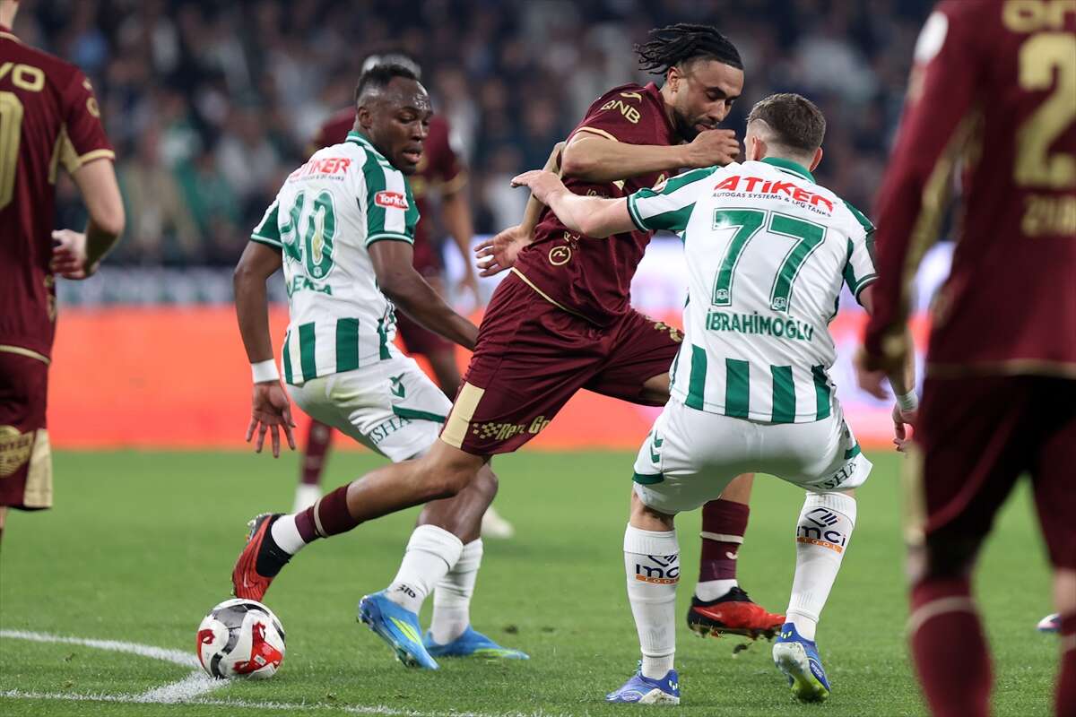 konyaspor-evinde-trabzonsporu-2-golle-gecti-seri-10-maca-cikti