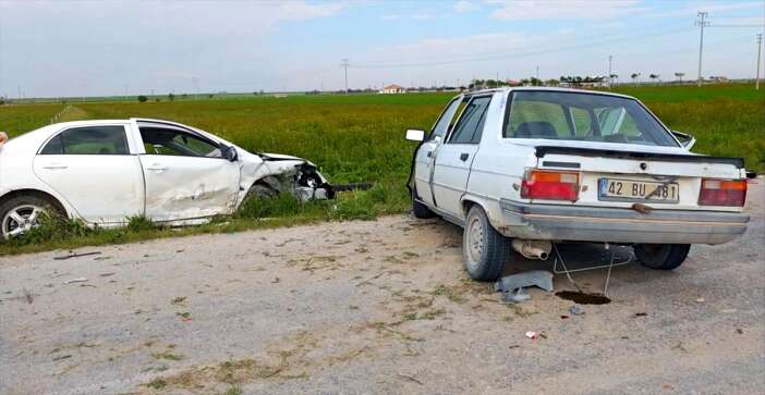 sultanhani-yolunda-biri-konya-plakali-iki-otomobil-carpisti-4-yarali