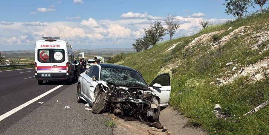 3-arac-birbirine-girdi-ortalik-savas-alanina-dondu-3-olu-5-yarali-var