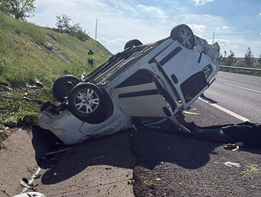 3-arac-birbirine-girdi-ortalik-savas-alanina-dondu-3-olu-5-yarali-var