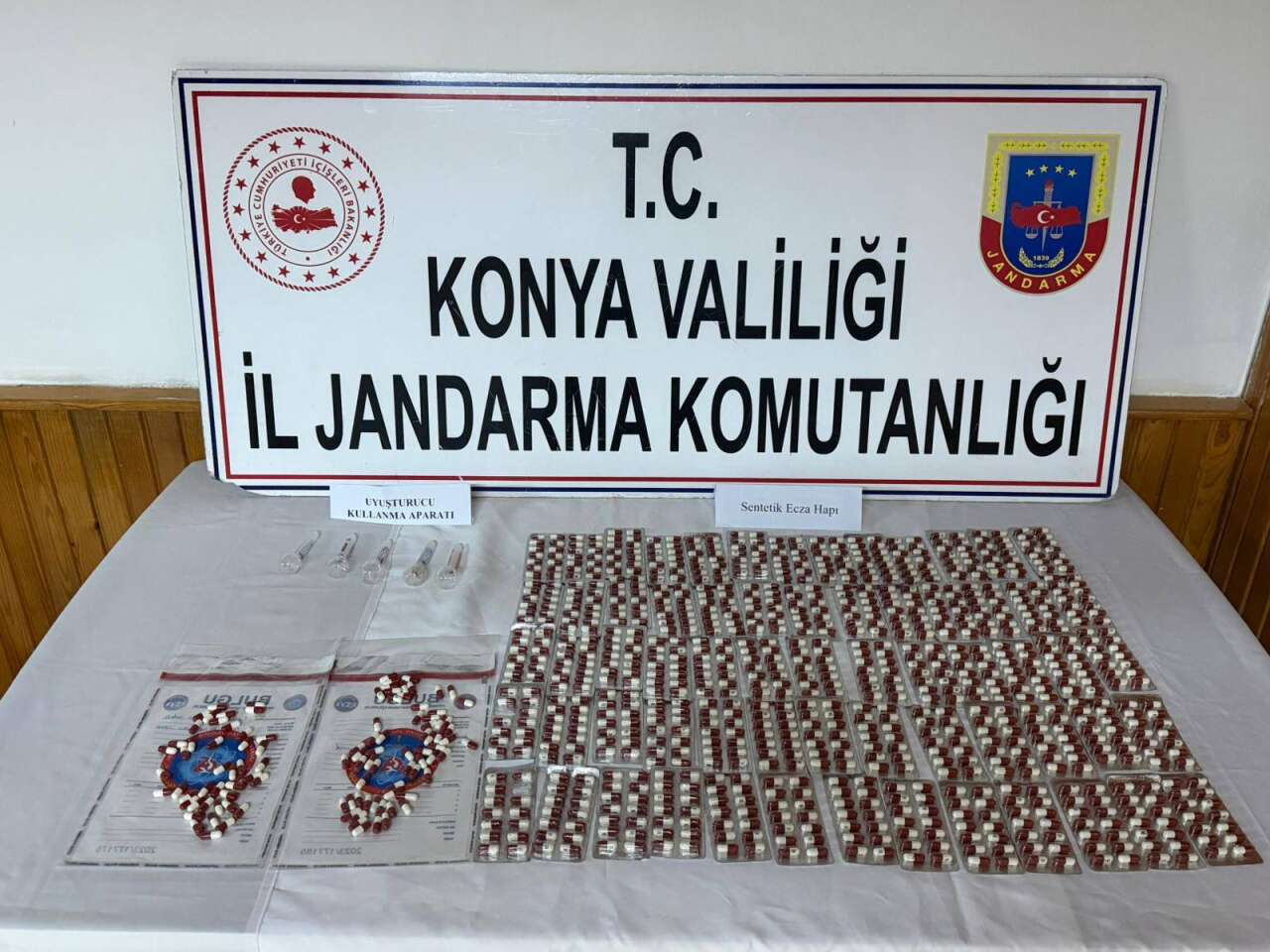 konyada-jandarmadan-uyusturucu-operasyonu-yuzlerce-hap-ele-gecirildi