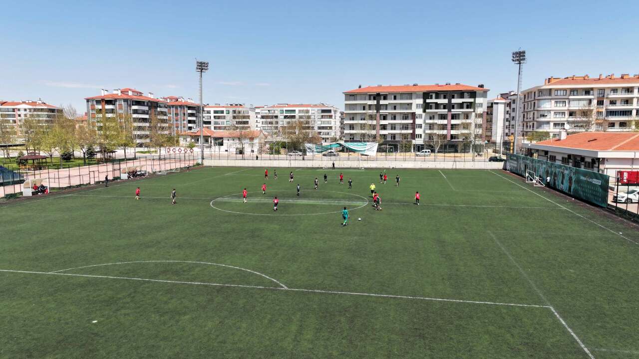 konyada-ortaokullar-arasi-futbol-turnuvasi-basladi-414-ogrenci-sahada