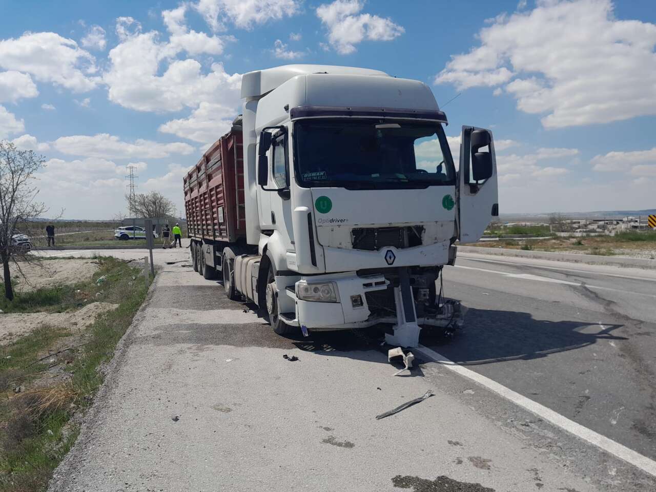 konyada-tir-ile-hafif-ticari-arac-carpisti-hamdi-duzguner-hayatini-kaybetti