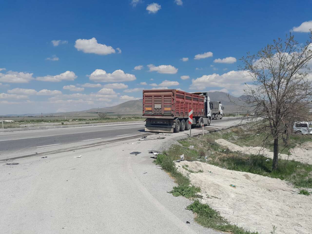 konyada-tir-ile-hafif-ticari-arac-carpisti-hamdi-duzguner-hayatini-kaybetti