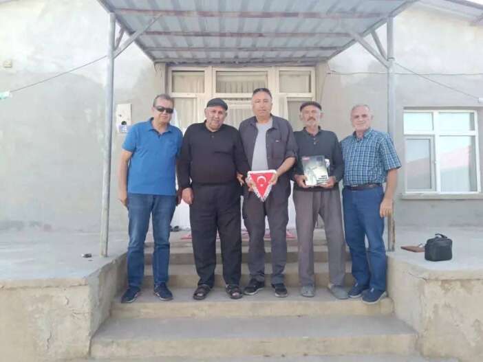 konyada-unutulmus-kahraman-muhtarin-girisimiyle-38-yil-sonra-gelen-vefa