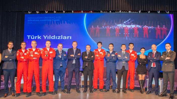 konyanin-gokyuzundeki-milli-gururu-universite-ogrencileriyle-bulustu