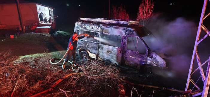 muhtarin-minibusu-yandi-durum-supheli-bulundu