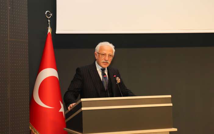 ucaklari-gorunmez-yapan-ergun-kirlikovali-konyada-ogrencilerle-bulustu